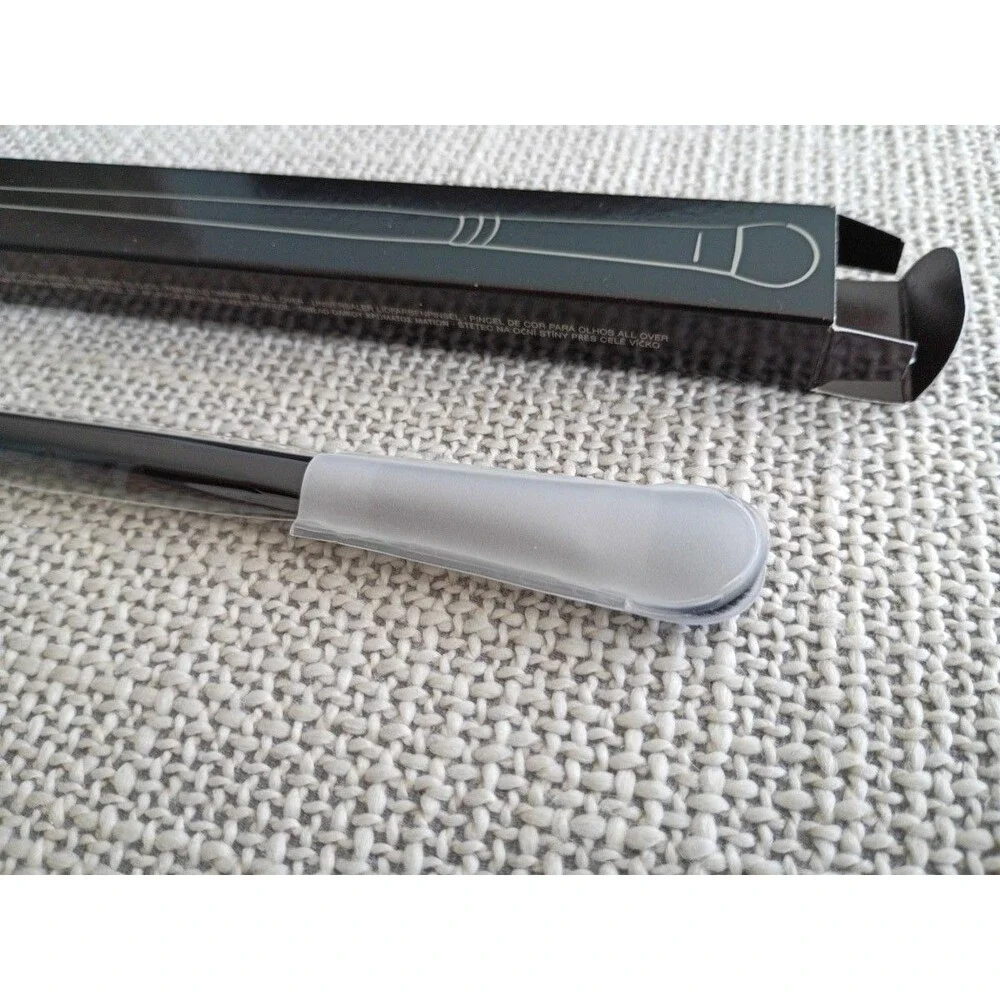 LAURA MERCIER All Over Eye Color Brush | 7.2” NIB